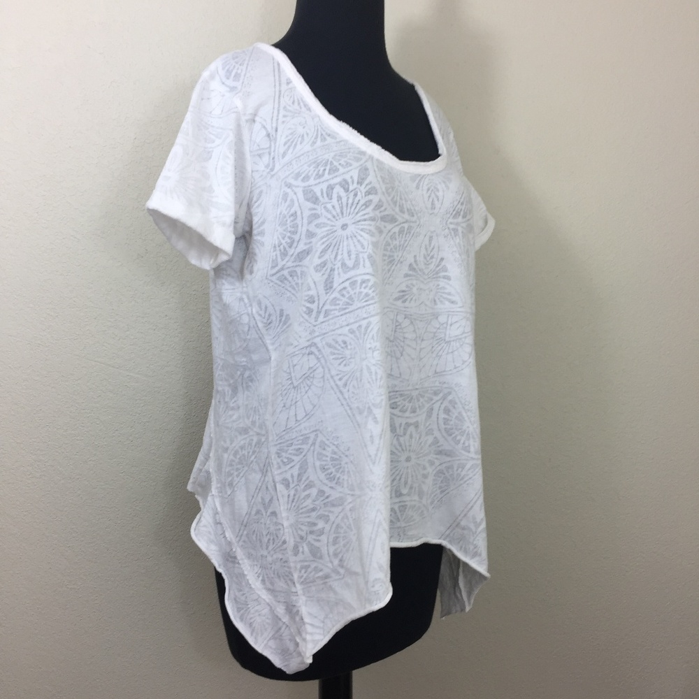 ⬇️$19 Free People White Floral High Low Top Size S